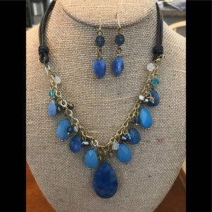 Necklace & Earring set...has extender